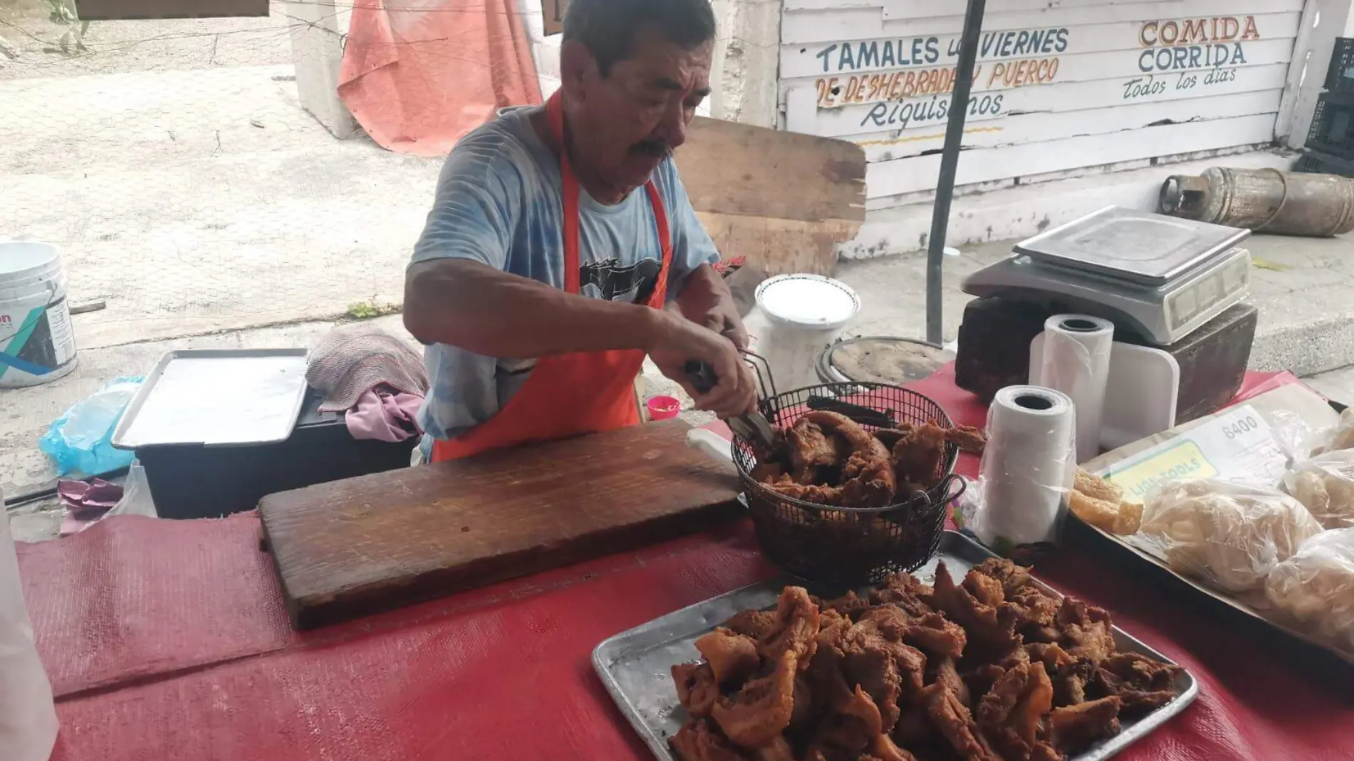 Chicharrón de cachete y su delicioso sabor en el mercado de Pueblo Viejo